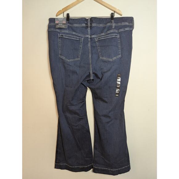 NWT Torrid Super Soft Mid-Rise Flare Jeans in Lunation Wash - Picture 6 of 7